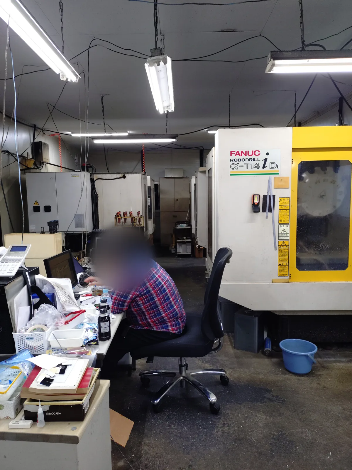 機械のすぐそばにある作業スペース